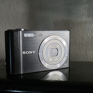 Sony DSC-W800 digital camera 20.1-megapixel